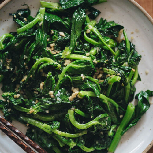 Stir-Fried Pea Shoots with Garlic (蒜蓉炒豆苗)