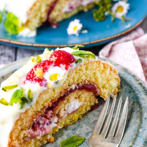 Raspberry and Lemon Roalade Cake