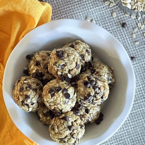 No-bake Peanut Butter Oatmeal Energy Balls
